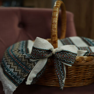 Великодній рушничок з бантом на кошичок