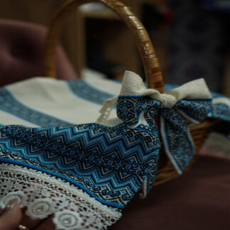 Великодній рушничок з бантом на кошичок