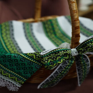 Великодній рушничок з бантом на кошичок