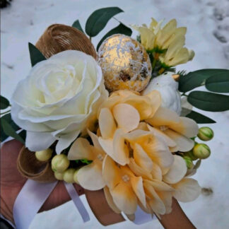 Великодня прикраса на кошик з пташкою персикового кольору