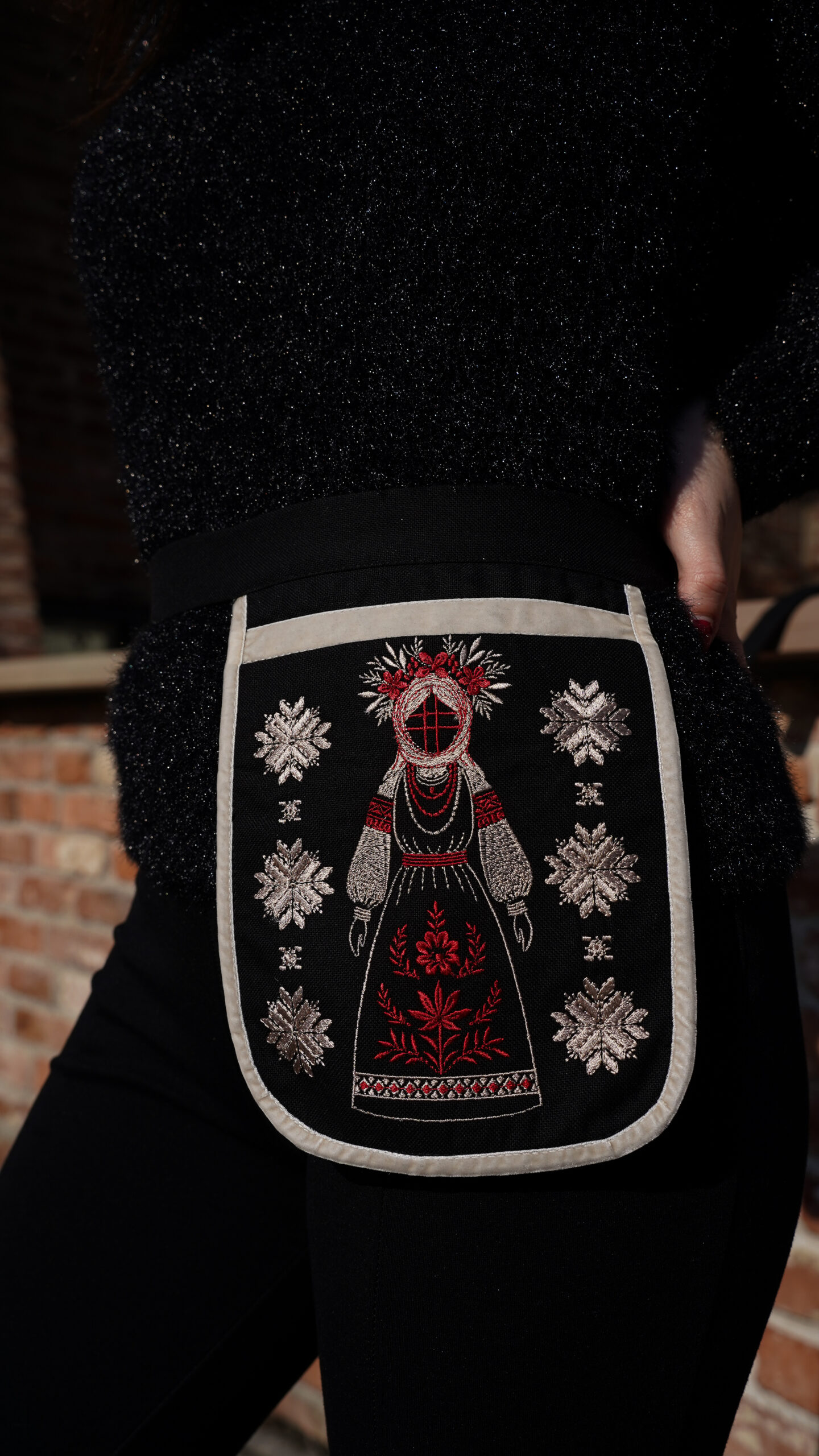 Вишитий пояс, припинда чорно-червона Мотанка - Зображення 4