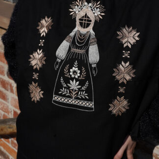 Манішка в українському стилі, вишита чорно-бежева Мотанка