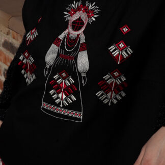 Манішка в українському стилі, вишита чорно-червона Мотанка