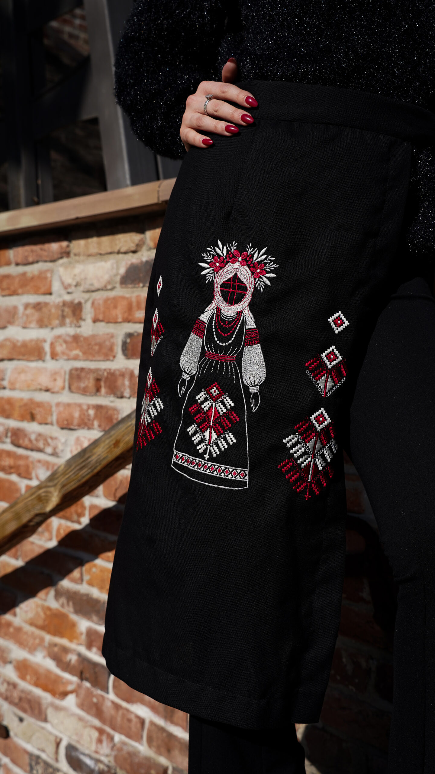 Вишитий пояс, припинда чорно-червона Мотанка