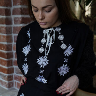 Жіноча вишита маніжка (жилетка) чорно-біла
